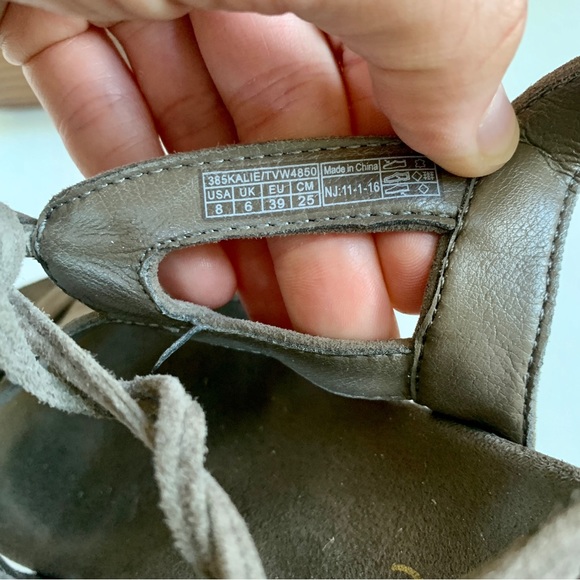 Vionic Kalie Comfort Suede Wedges Sandals Sz 8 Gray Taupe - Picture 2 of 7